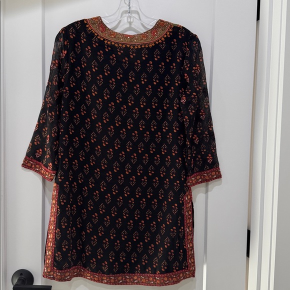 RItu Kumar Embroidered Women's short kurti Top like new just gorgeous - Picture 7 of 12